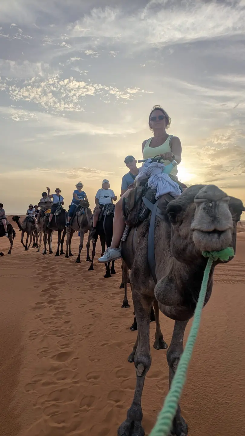 Passeio de camelo ao pôr do sol pelas dunas de Merzouga
